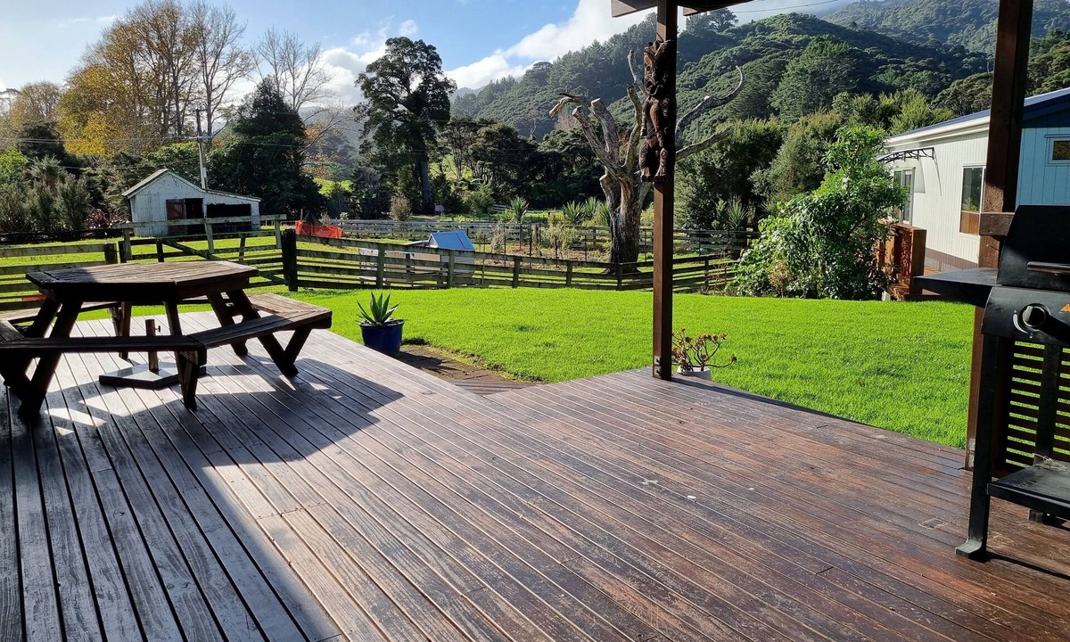 Coromandel House | Pet Friendly/Close to Town/Quiet Location/Internet/Smart TV/Fisherman Friendly