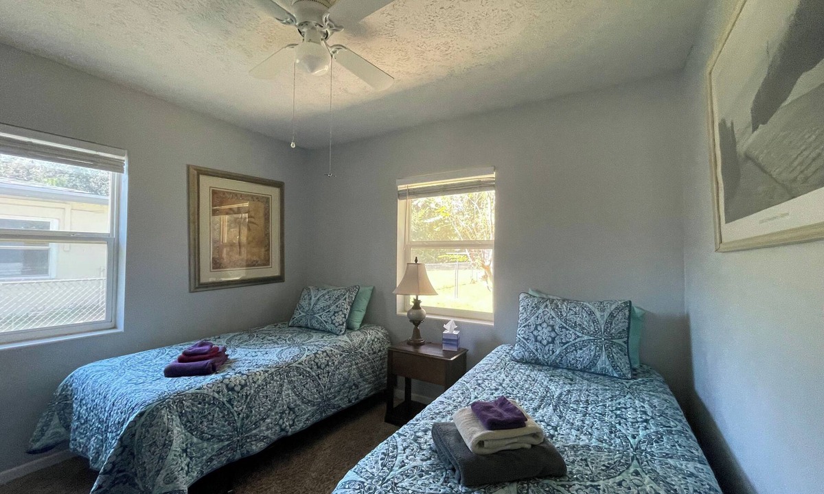 Lakeshore South House | Pet friendly Comfortable 2 bedroom with huge yard and EV charging lvl1