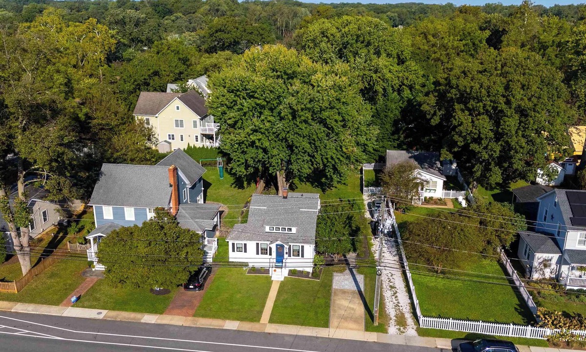 West Annapolis House | Pet-Friendly Cottage | Walk to USNA Stadium