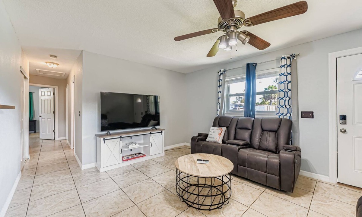 Sandalwood House | Pet-Friendly Cozy Pergola Retreat: 3BR Short-Term Rental Near Jacksonville Attra
