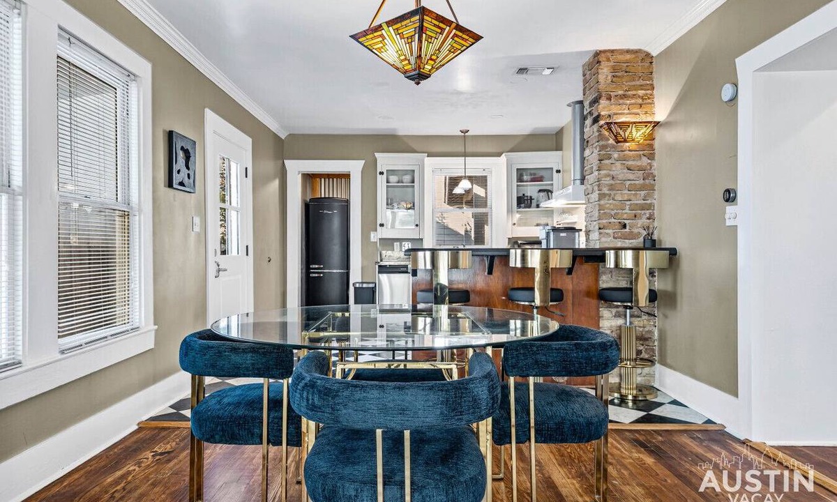 Central East Austin Apartment | Pet-Friendly East Austin Home w Free Parking & Grill│Walk to 6th & Rainey