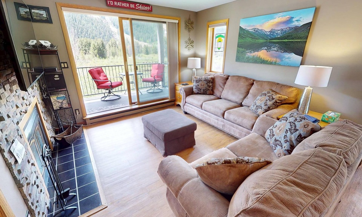 Mountain House Condo | Pet Friendly End Unit! On River Trail. Walk to Festivals, Dining, Activities