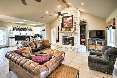 Moulton House | Pet-Friendly Flatonia House w/Patio & Gazebo!