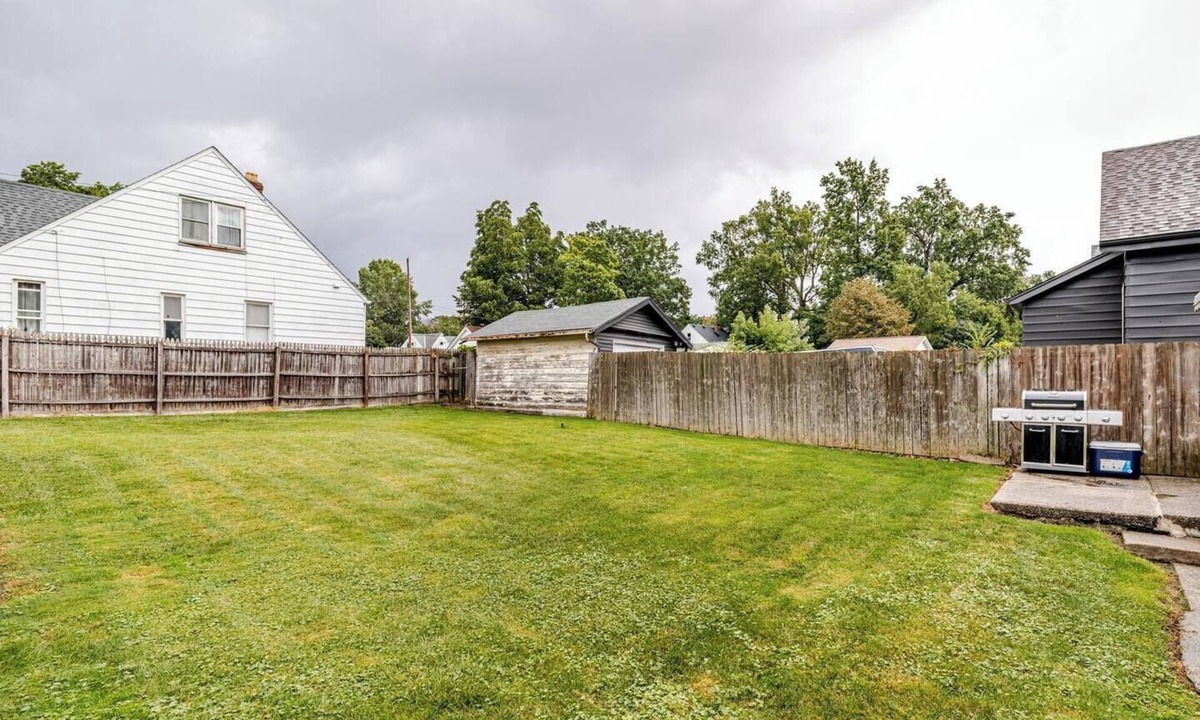 Old Brooklyn House | Pet-Friendly, Fully Fenced, 2-bedroom, Big Yard House