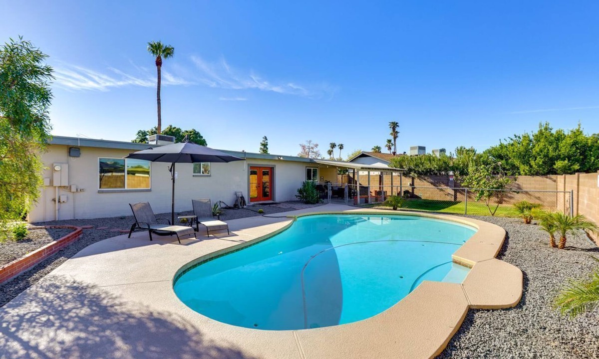 Peoria Ave Citizen's Group House | Pet-Friendly Glendale Home: Fenced Pool & Yard
