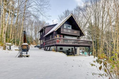 Montgomery Center House | Pet-Friendly Home w/Deck: 4 Mi to Jay Peak Resort