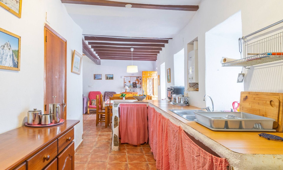 L'Abdet House | Pet-Friendly Holiday Home "Casa Aitana-Abdet - Val de Guadalest" with Mountain View, Terrace & Wi-Fi