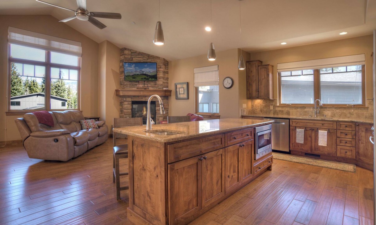 Purgatory House | Pet Friendly Home Across from Purgatory - Views - Hot Tub - On Demand Shuttle