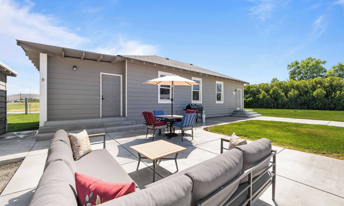 Finley House | Pet-Friendly Home and Farm Style Experience