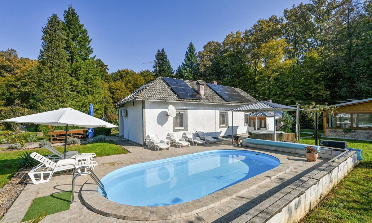 Ivanska House | Pet friendly home in Ivanska with sauna