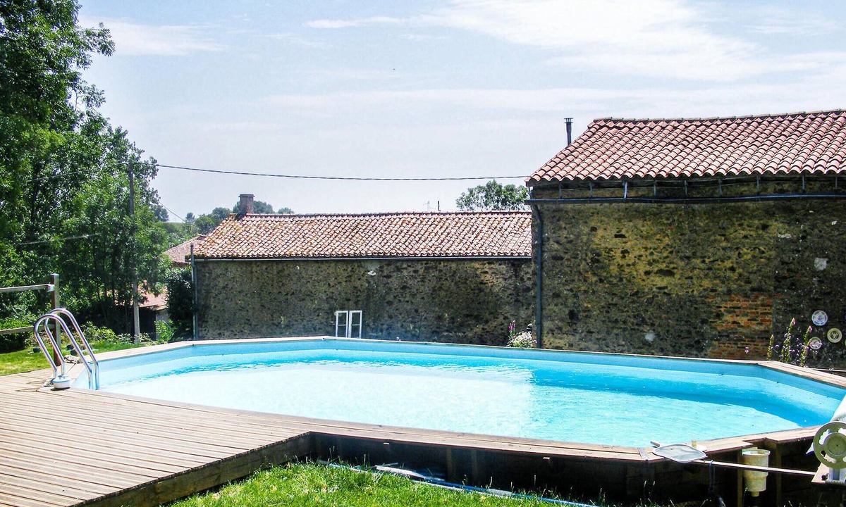 Scille House | Pet friendly home in Scillé