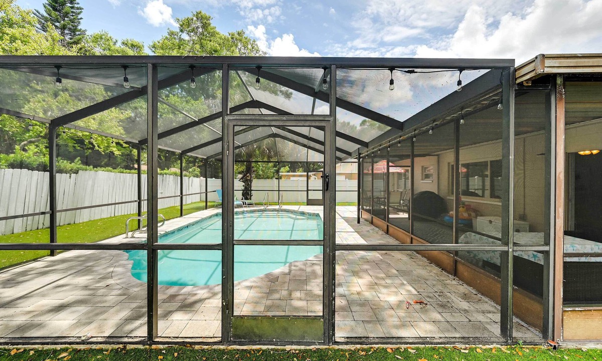 Palm Harbor Cottage | Pet-friendly Home w/Pool in Palm Harbor!