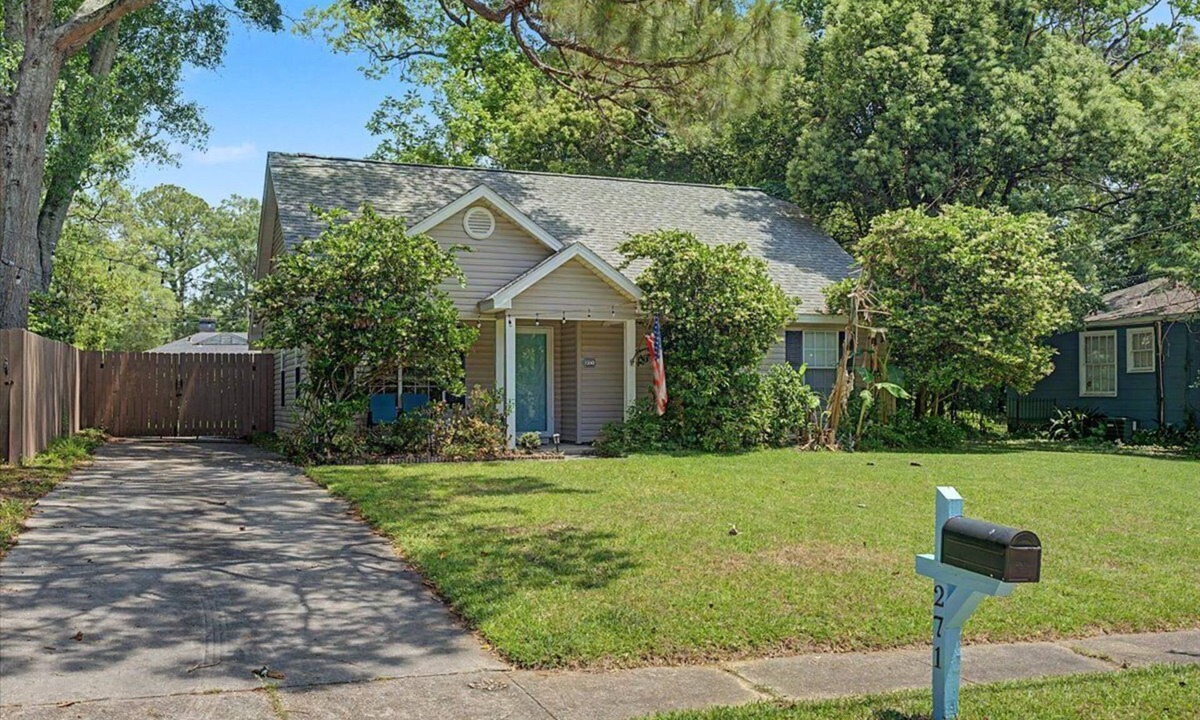 Mobile House | Pet Friendly home with secure yard in charming Mid Town Mobile