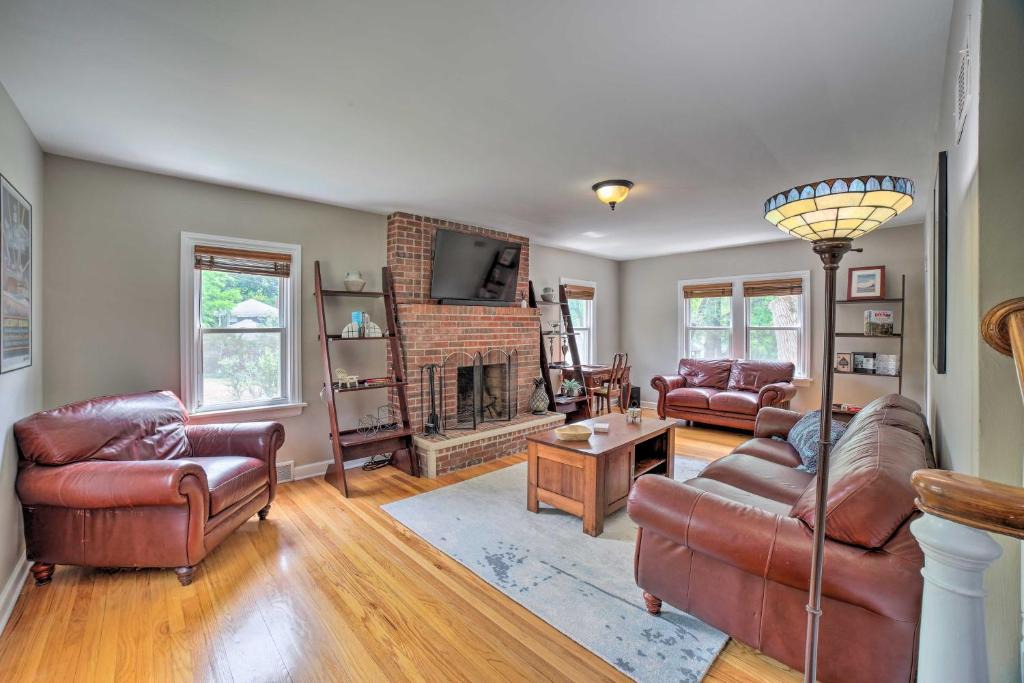 Miller Beach House | Pet-Friendly Lake Getaway: 1 Block to Beach!