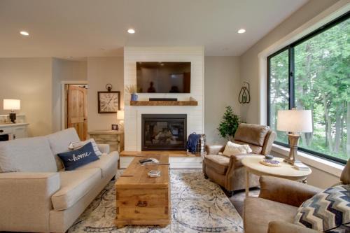 Alexandria House | Pet Friendly Lakefront Home: Dock, Kayaks & More!