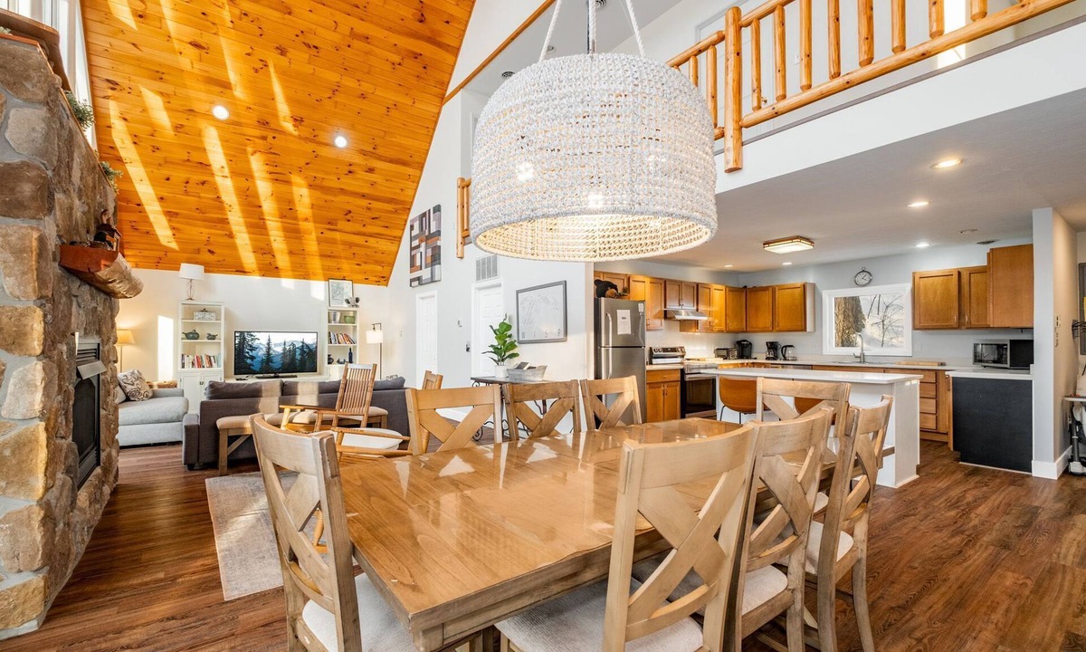 Swanton House | Pet Friendly,Lakefront,Hot Tub,Close to State Park