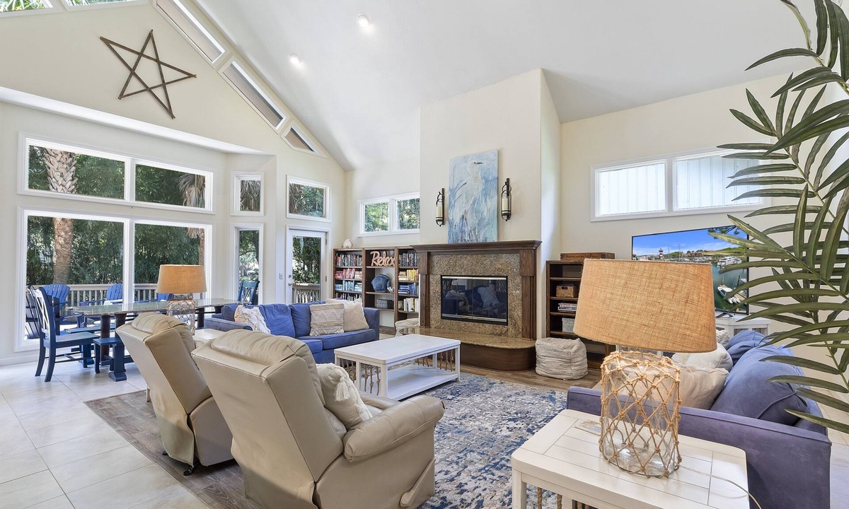 Lawton Woods House | PET FRIENDLY & LARGE PRIVATE POOL! Sea Pines - Sleeps 12!