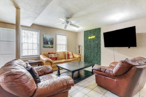 Lilburn Apartment | Pet-Friendly Lilburn Duplex w/Patio & Grills!