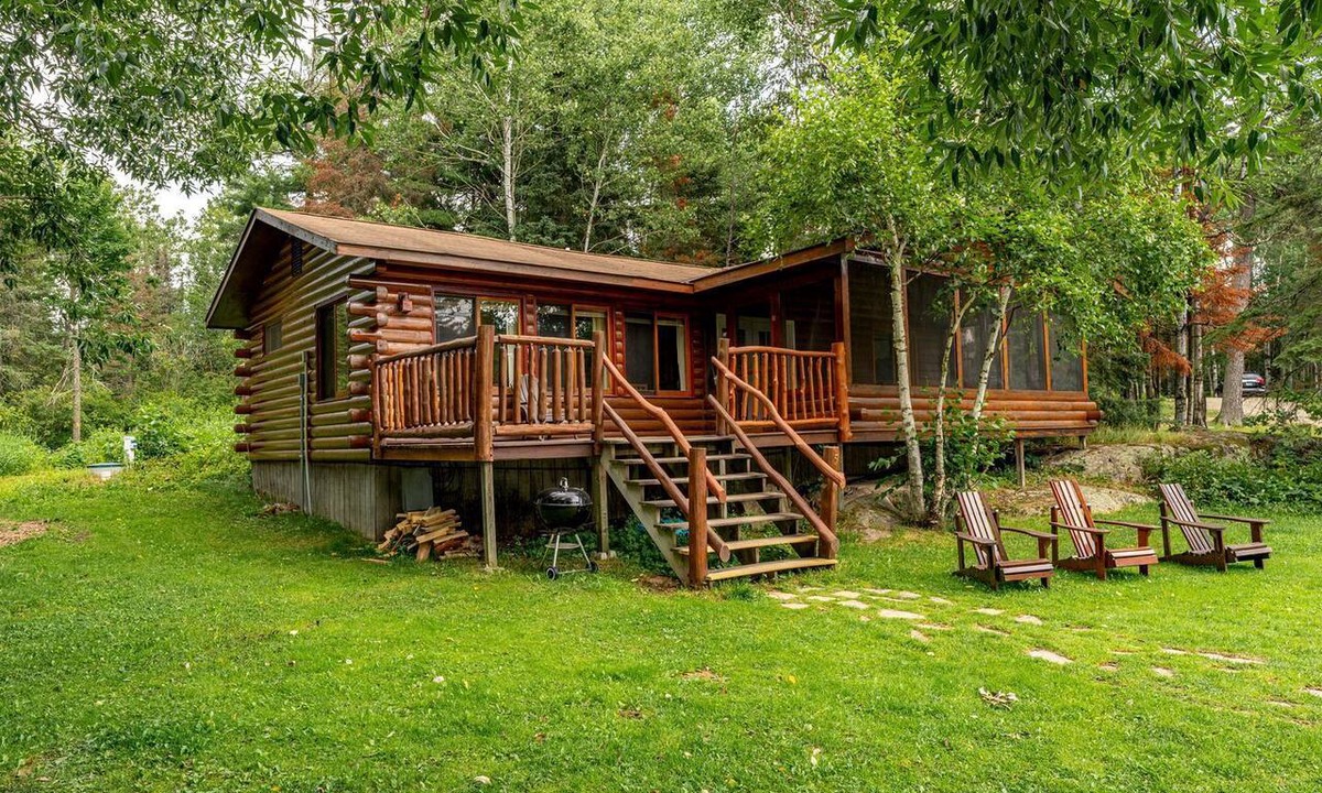 Ely Cabin | Pet-Friendly Log Cabin Retreat in Ely for Magical Minnesota Family Vacations
