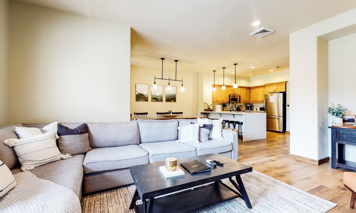 Woodwinds House | Pet-Friendly Luxury, Bright Interior, On Golf Course! Private Gas Grill