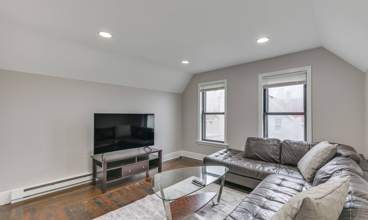 Malden Apartment | Pet-Friendly Malden Apartment: 7 Mi to Boston!