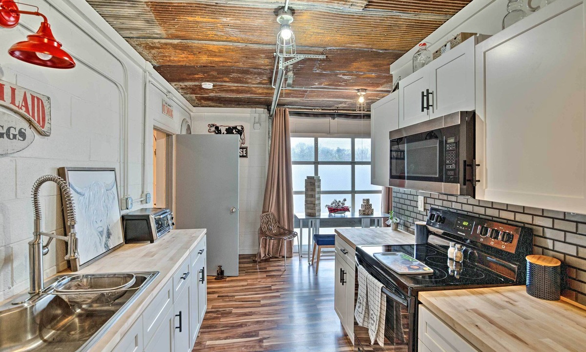 Franklin Cottage | Pet Friendly 'Milk Barn Cottage' on 15 Acres!