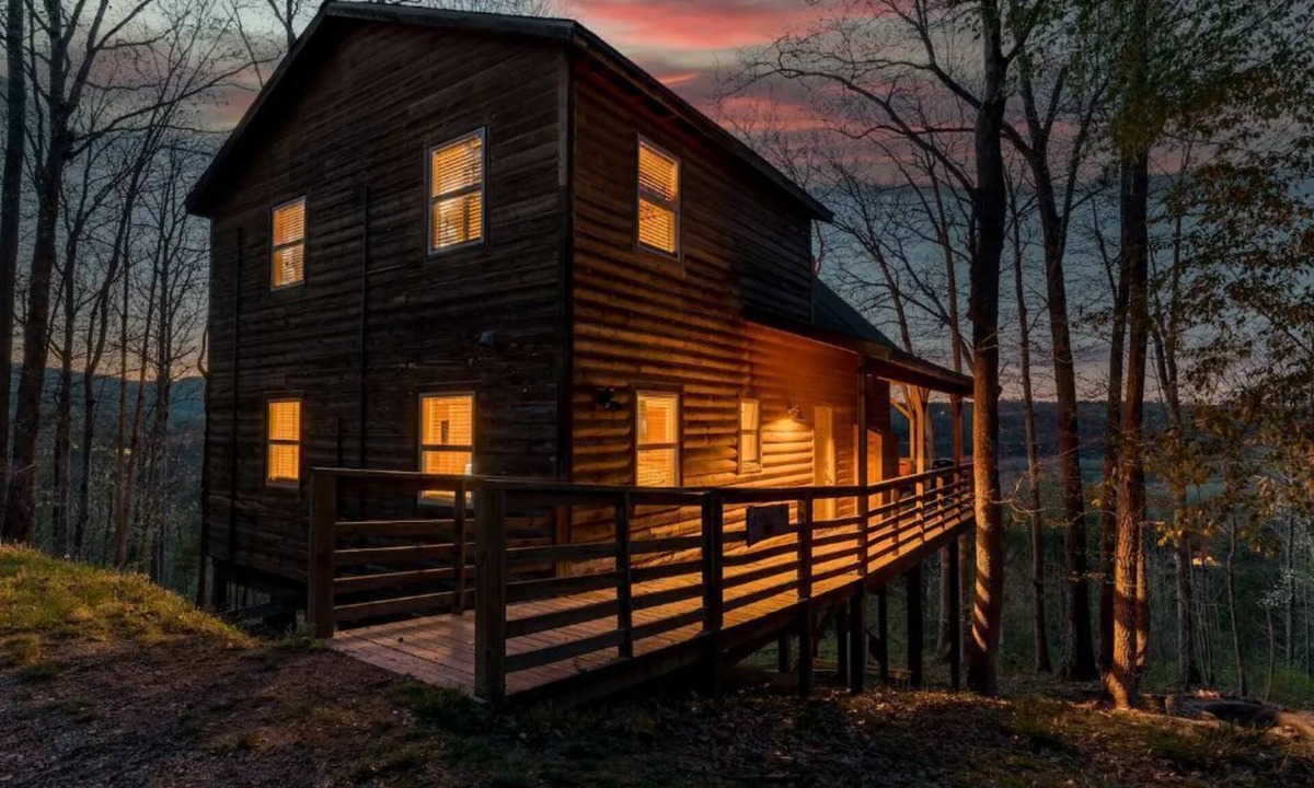 Jasper Cabin | Pet-Friendly Mnt. View Cabin Near River w/Fire Pit + Hot Tub Sleeps 10