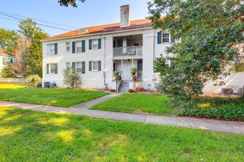 Mobile House | Pet-Friendly Mobile Condo ~ 4 Mi to Downtown!