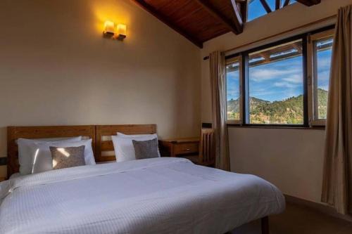 Kaul House | Pet-Friendly mountain view 2 bedroom cottage C1