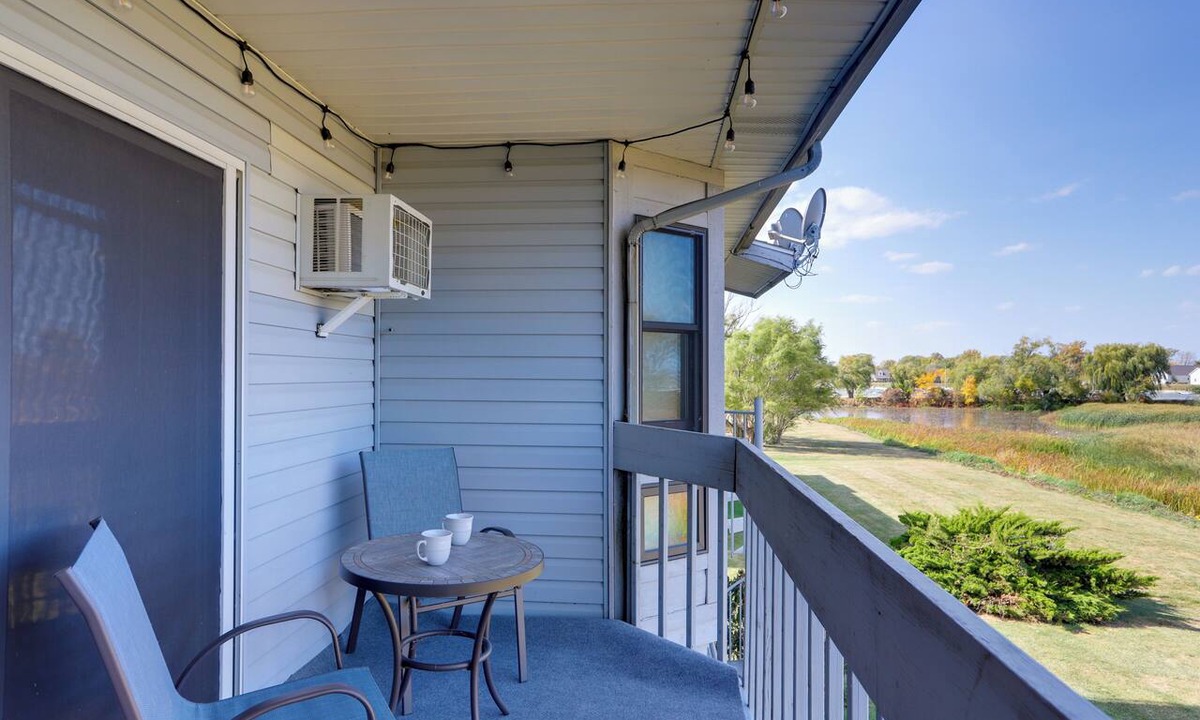 Oak Harbor Condo | Pet-Friendly Oak Harbor Condo: Walk to Lake!