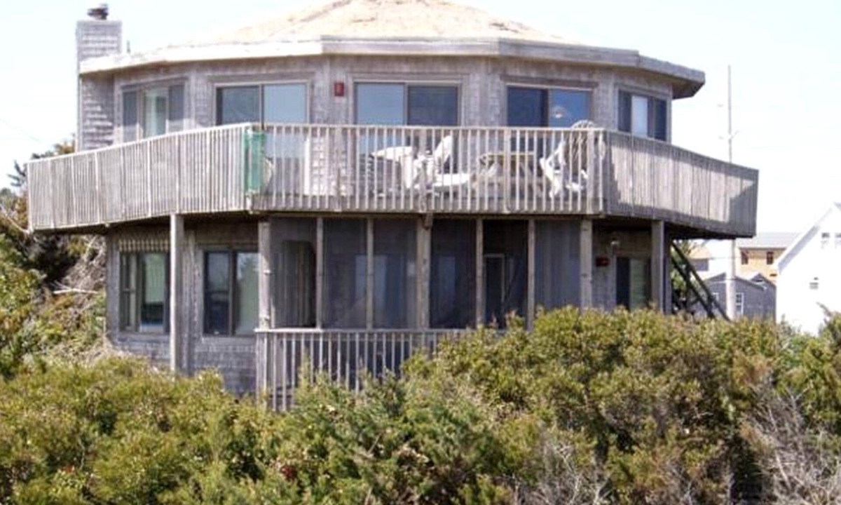 Avon Cottage | Pet-Friendly Oceanfront Cottage Rental in Avon, North Carolina