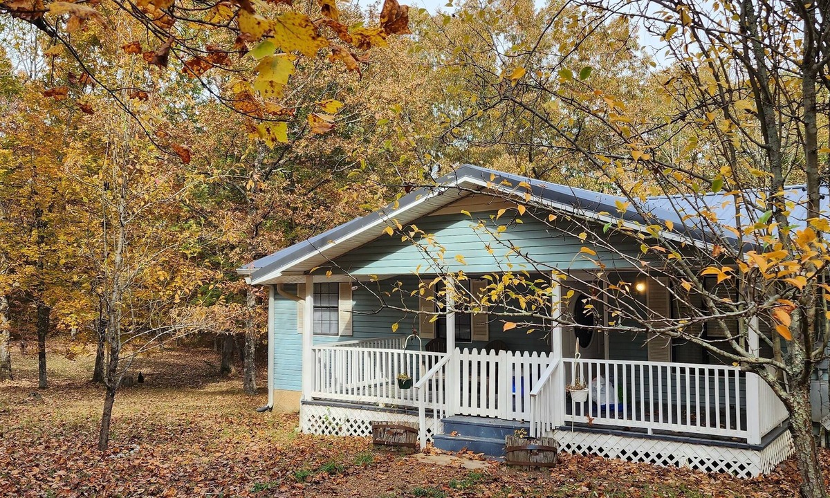 Monteagle Cottage | Pet friendly, off the beaten path, only 6 mins to I-24, lots of hiking nearby