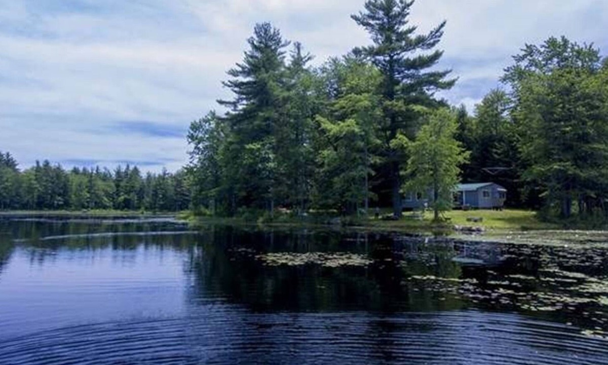 Fitzwilliam Cottage | Pet-friendly peaceful pond home near Keene, Rindge, & Mt Monadnock Max 3 people.