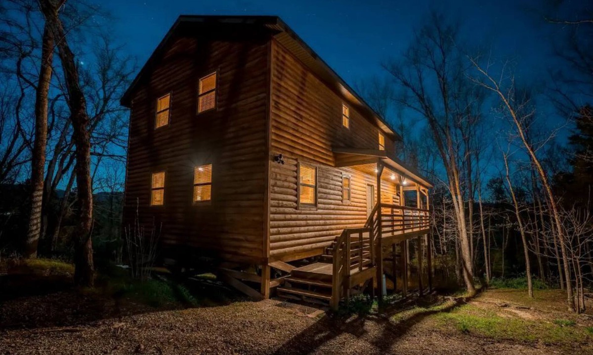 Jasper Cabin | Pet-Friendly Peaceful Cabin Near River w/Fire Pit + Hot Tub Sleeps 13