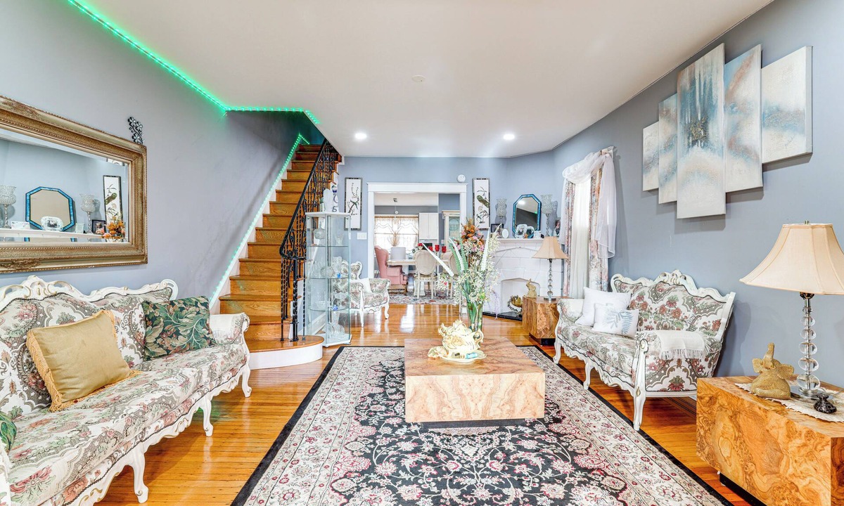 Yeadon House | Pet-Friendly Philly Area HQ Near Lincoln Financial