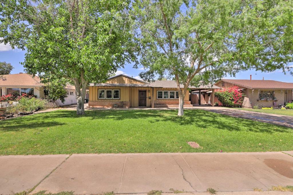 Encanto House | Pet-Friendly Phoenix Home with Private Pool and Yard!