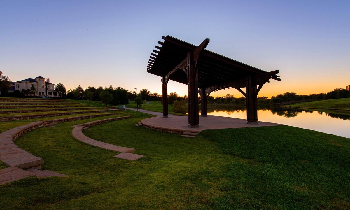 Prospect House | Pet Friendly, Pool, Shops, Downtown, Bourbon, Golf Local Dining, Fully Loaded