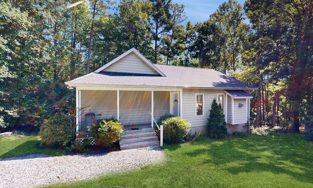Bumpass House | Pet Friendly, pool table, ping pong, fire pit, free WIFI