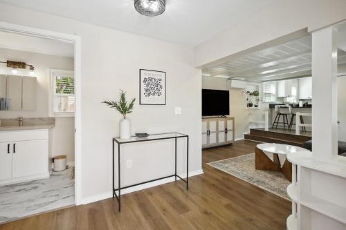 Southeastern Sacramento House | Pet-Friendly Private Cottage In Tahoe Park