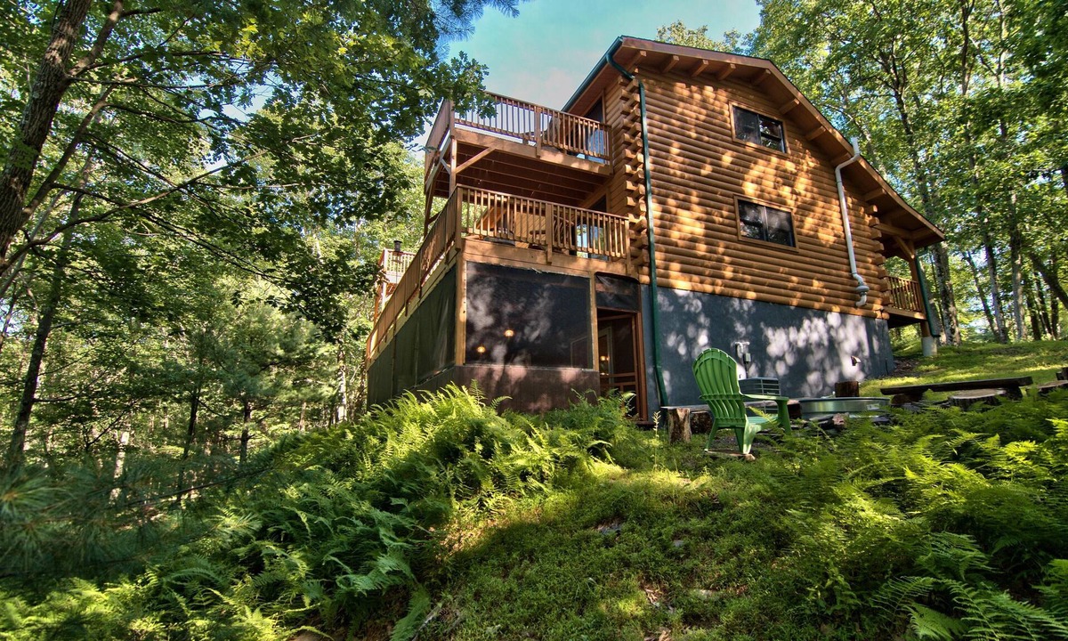 Swiftwater Cabin | Pet Friendly Private Log Cabin - Great Wolf, Kalahari, Camelback, Pocono Raceway