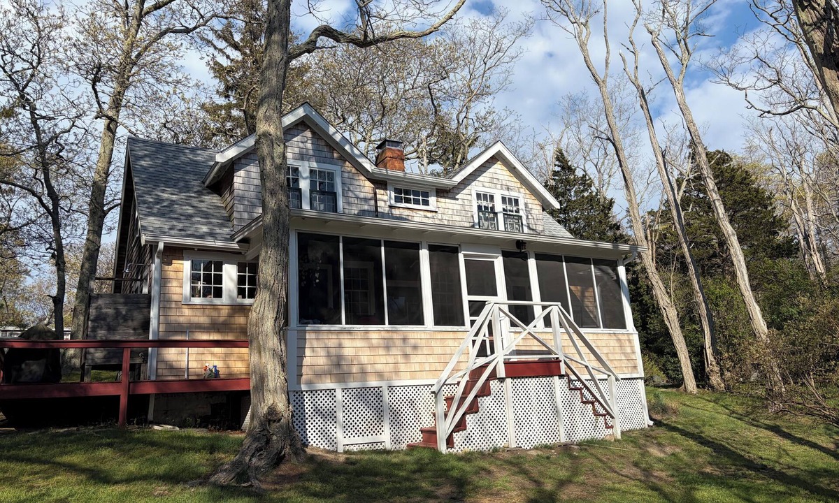 Vineyard Haven Cottage | Pet Friendly Quiet Cottage; 1/2 mi to Lambert's Cove Beach