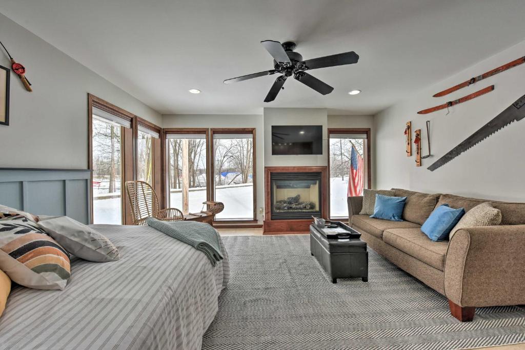 Wabasha Apartment | Pet-Friendly Retreat w/Deck: Steps to Marina!