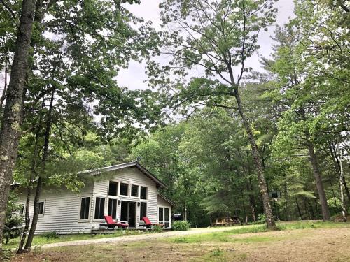 Hiram House | Pet-friendly Riverfront Cottage Amazing to Immerse into the Wildlife in Hiram, Maine