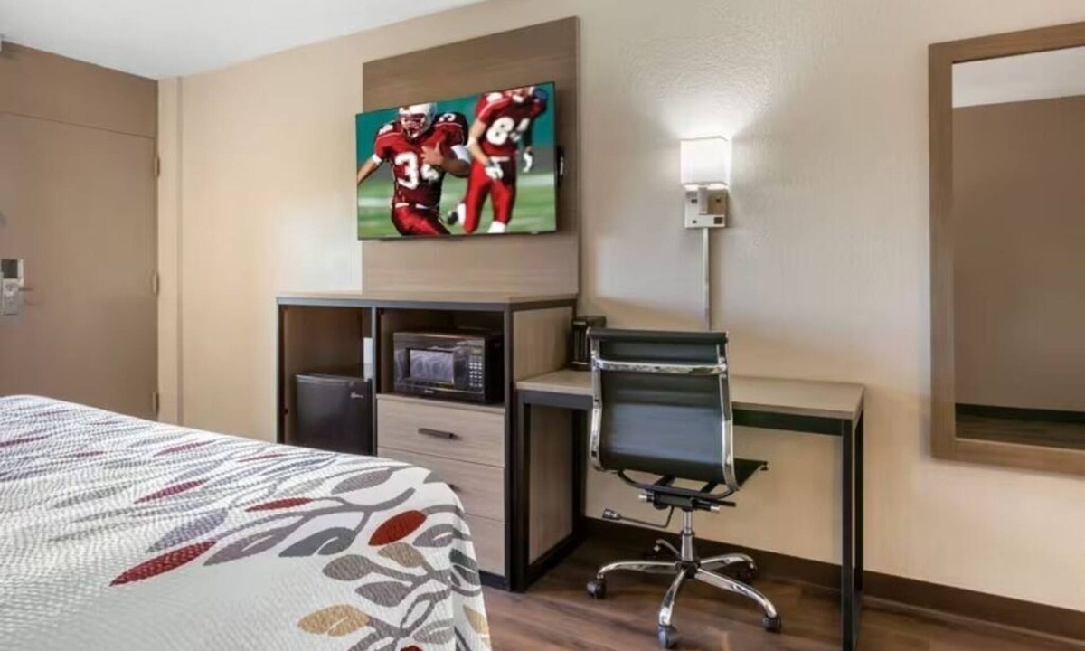 Tucson Hotel | Pet-Friendly Room Close to Arizona Stadium – 5 Miles from the Action!