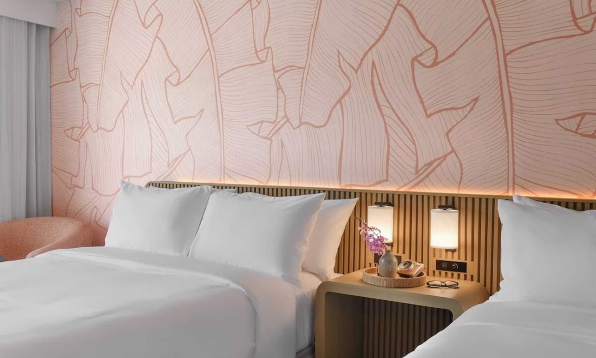Waikiki Hotel | Pet-Friendly Room Near Waikiki Beach – Perfect for Families | With Swimming Pool