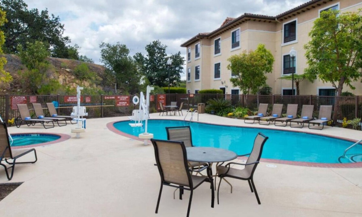 Thousand Oaks House | Pet-Friendly Rooms in Thousand Oaks! Five Units, Pool