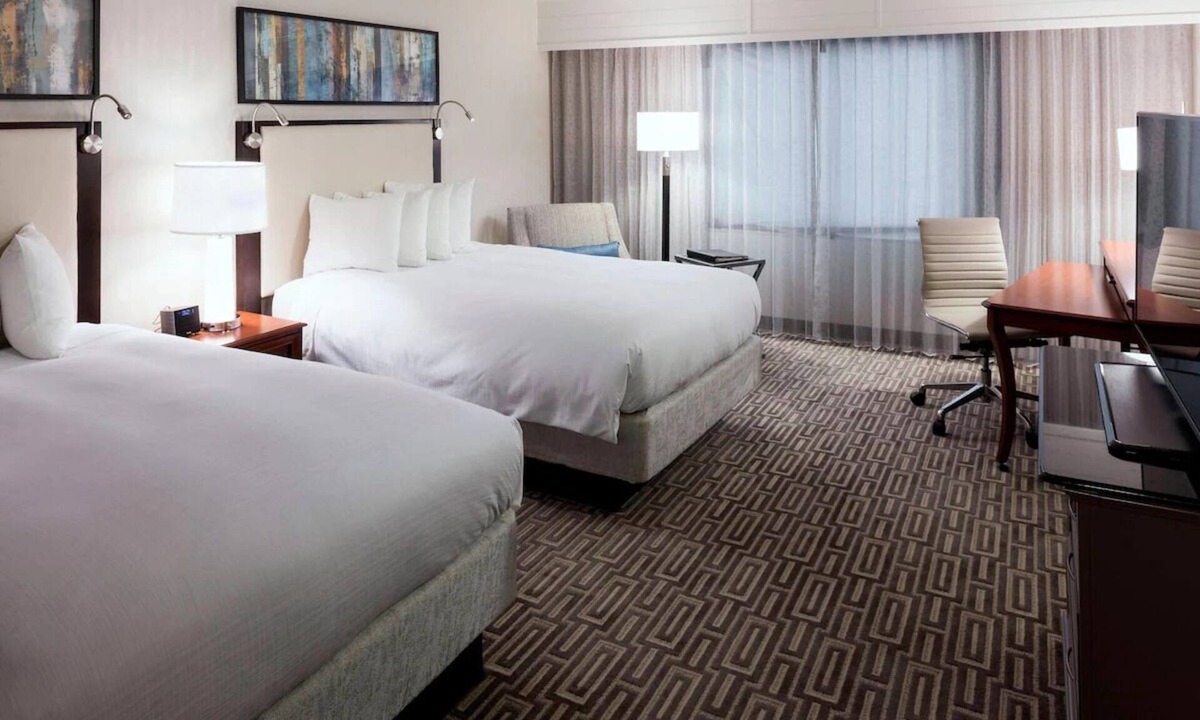 Fairfax Hotel | Pet-Friendly Room with Fitness Center Close to Fairfax Museum & Visitor Center