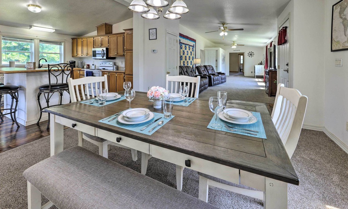 St. Joseph House | Pet-Friendly Saint Joseph Home w/ Fire Pit!