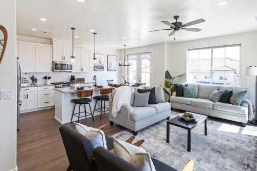 Washington House | Pet Friendly-Sleeps 10 Perfect Location Arcade, EV
