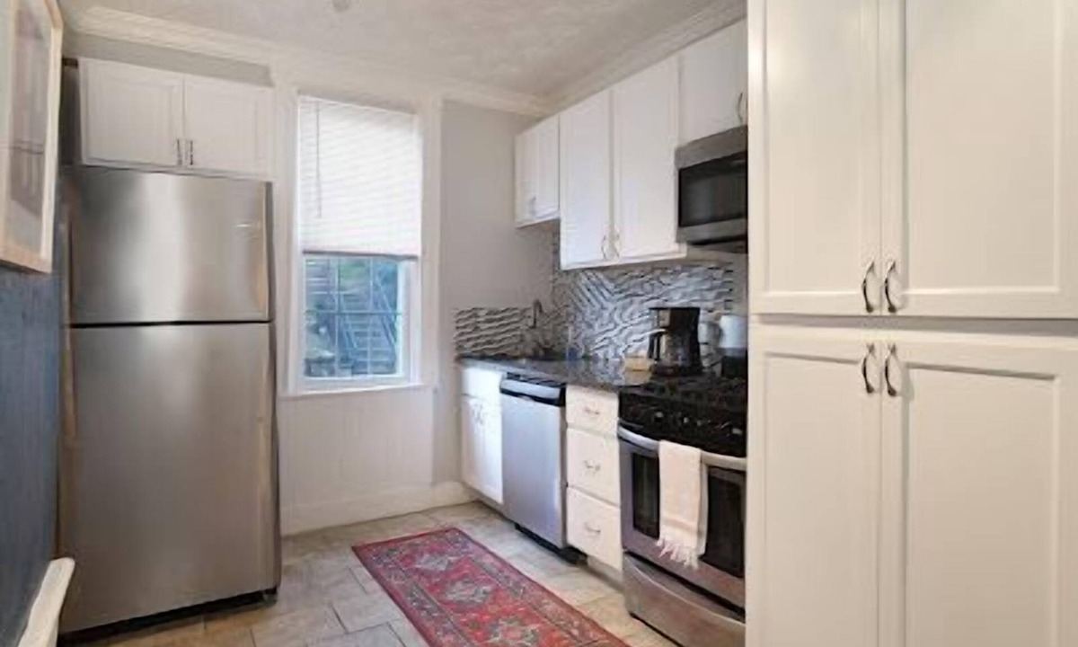 South Side Slopes House | Pet Friendly Southside 3-bedroom house with WiFi & AC Near Downtown